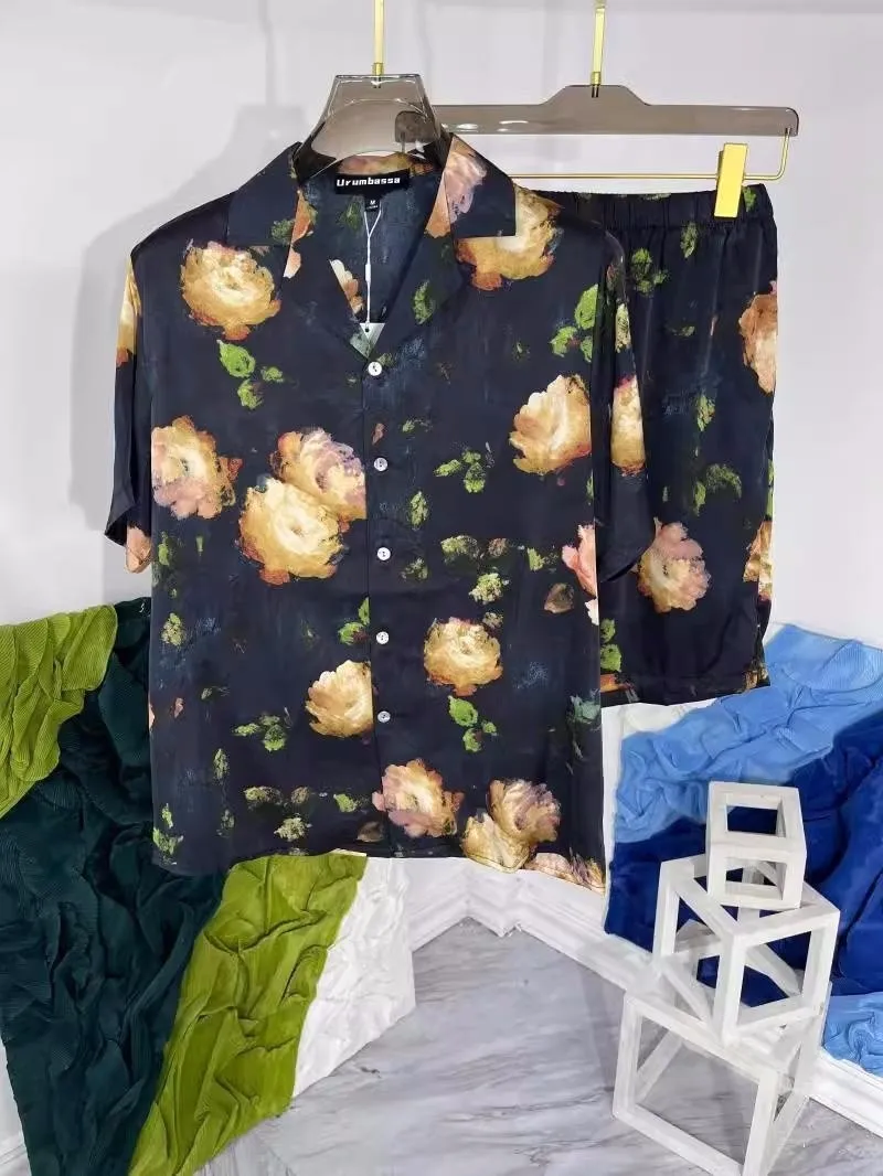 

Костюм мужской летний из рубашки и шортов, свободного покроя