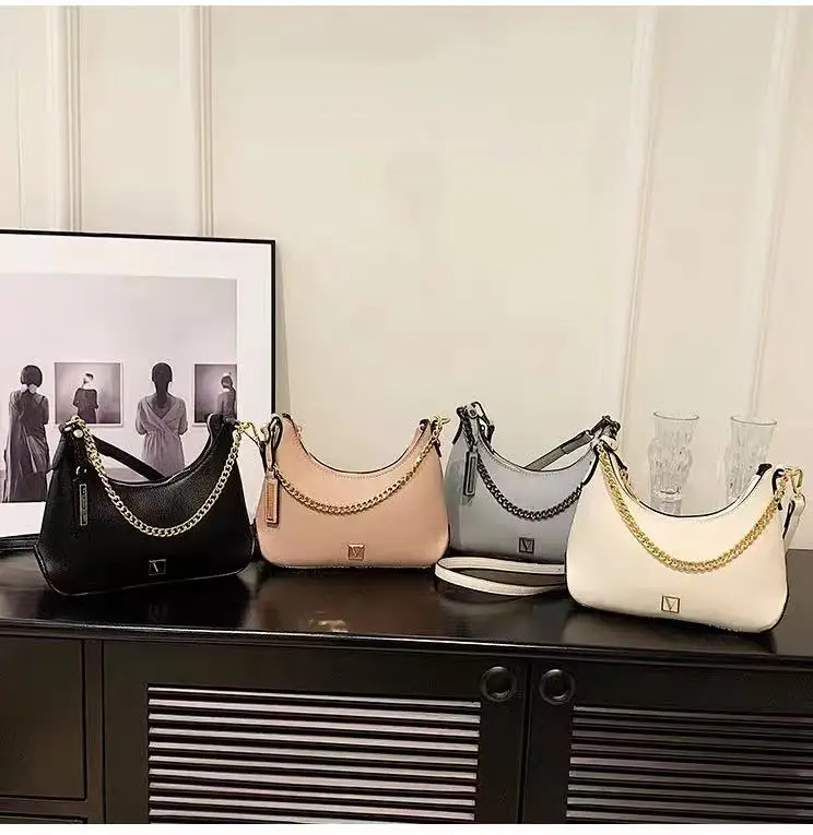 

V Chain Crossbody Bag 2023 New Handbag Fashion Women's Underarm Bag