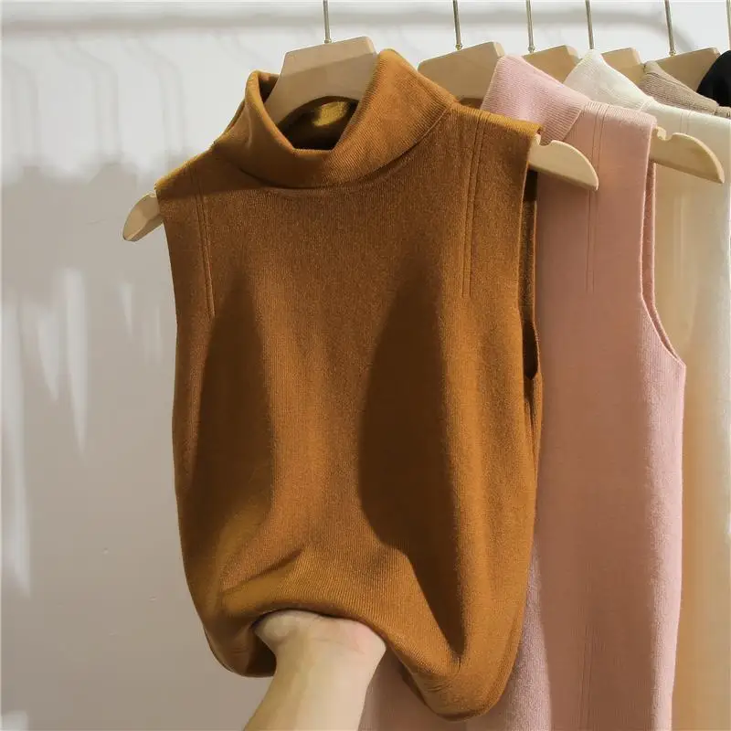 Пуловер с воротником-стойкой под водолазку