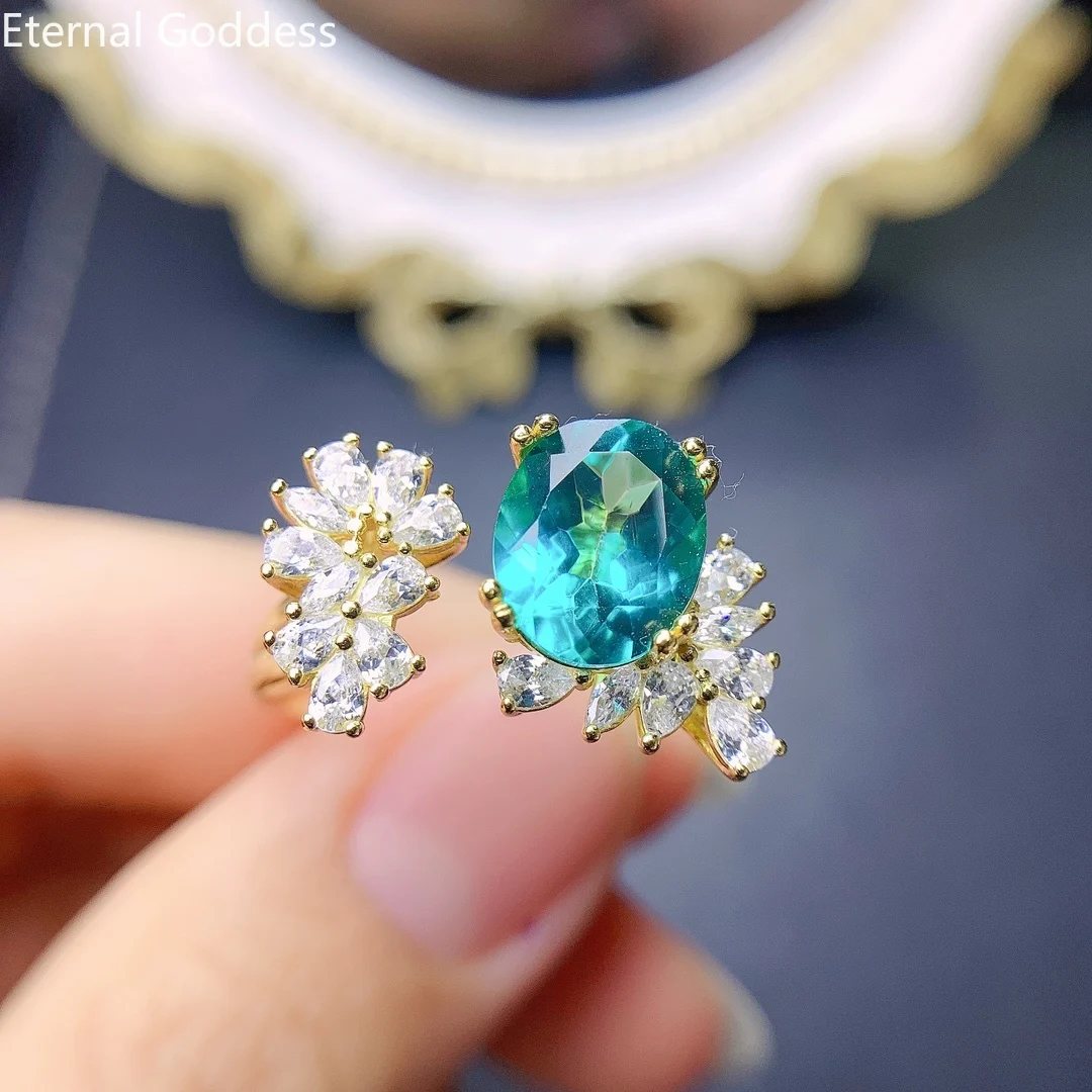 Женское кольцо с голубым топазом 8*10 мм |