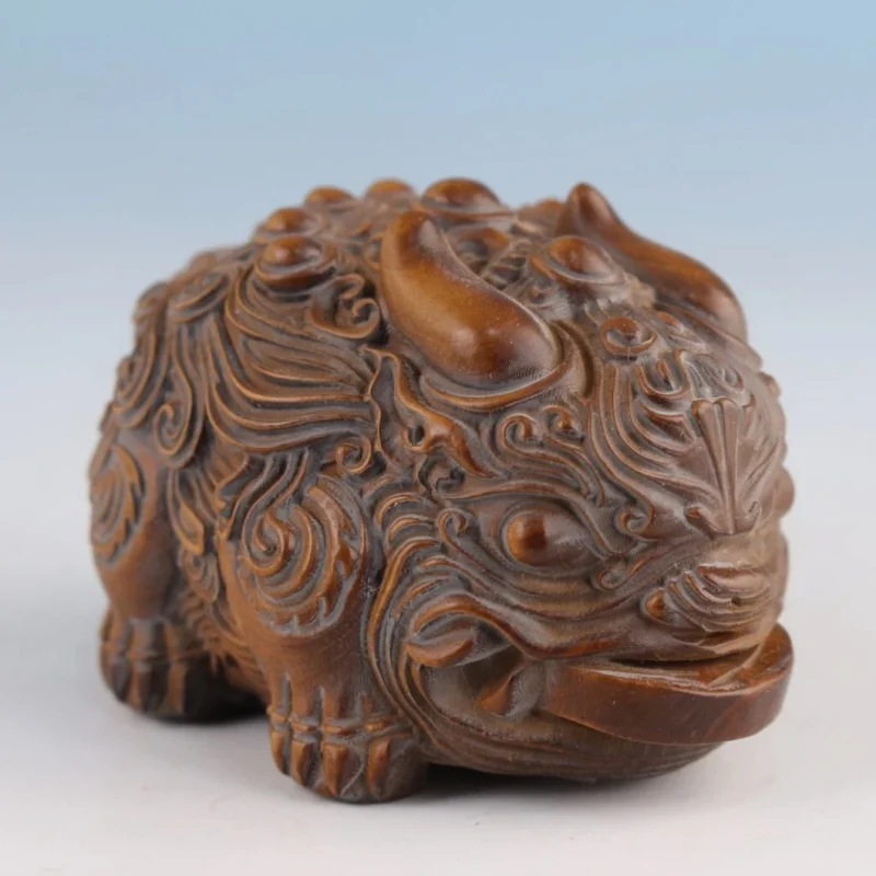 

Статуя пиксиу из дерева