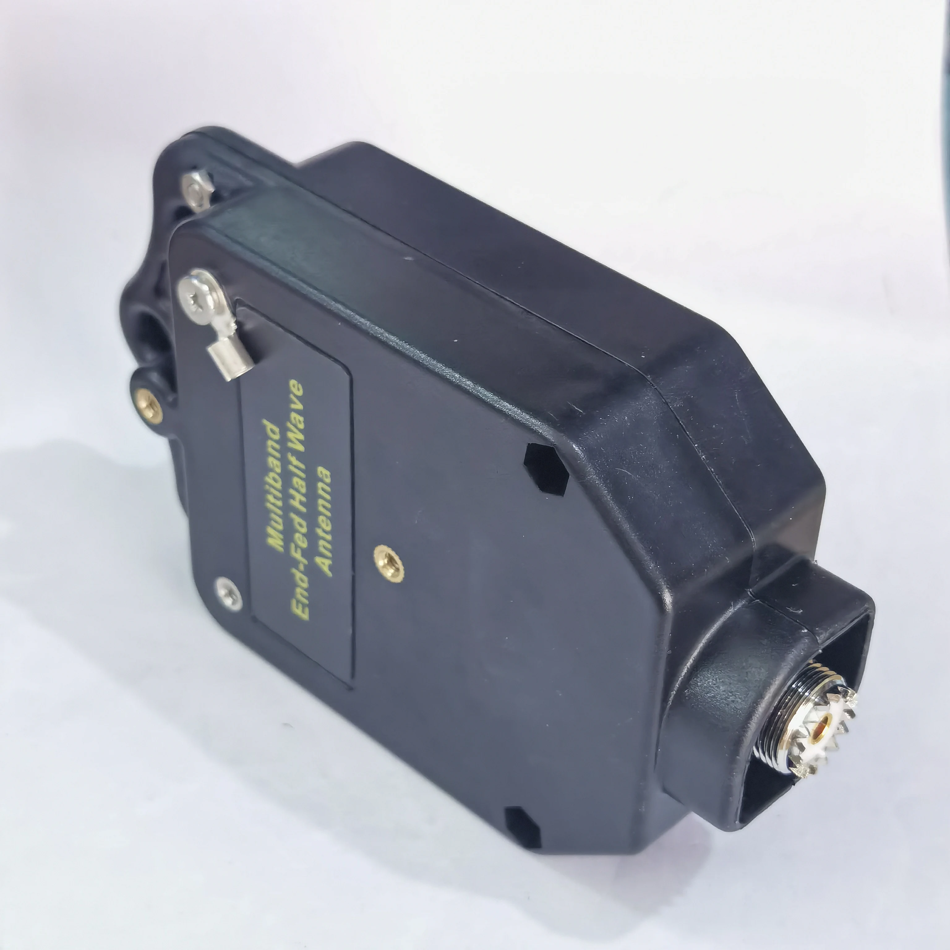 4-полосная антенна с концевой подачей балуна 1:49 использованием диапазона частоты