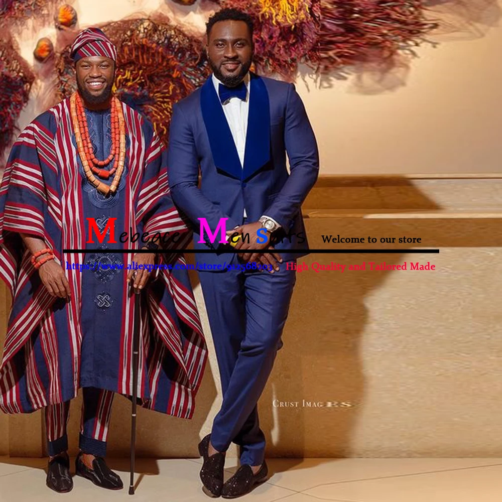 Модные мужские костюмы темно-синего цвета с отложным воротником облегающий