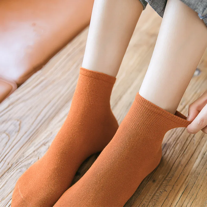 

New Designer Socks Europe Embroidery Letter Sexy Warm 10color Luxury Sock Cotton Gold Silk Socks Girl Knitted Short Stockings
