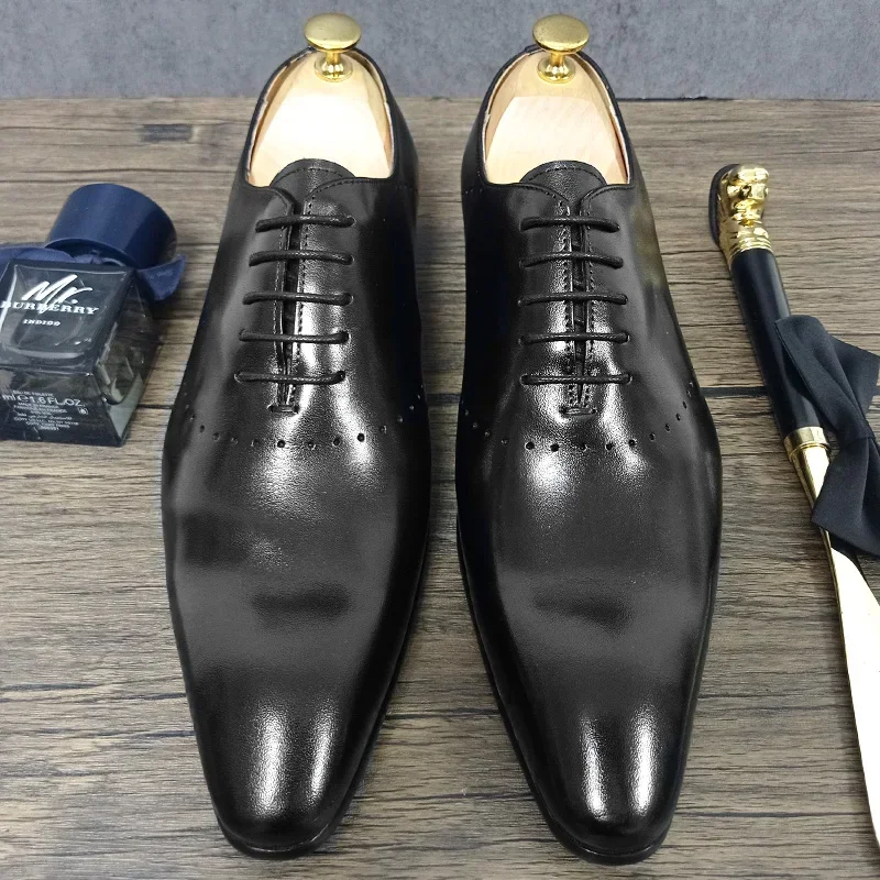 Классические мужские туфли-оксфорды черные белые с острым носком броги на