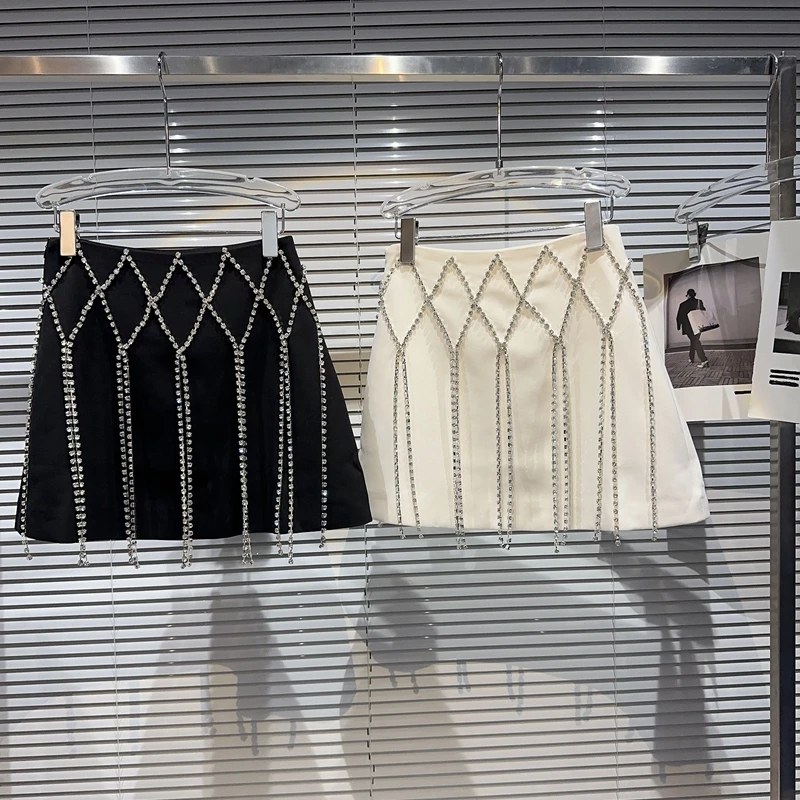 

Женская клетчатая короткая юбка, трапециевидная юбка в клетку, с цепочкой и бриллиантами, роскошная модель Y2K на осень, 2023