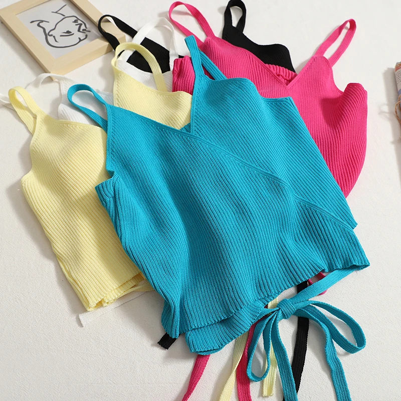 

Женский трикотажный жилет с V-образным вырезом и поясом