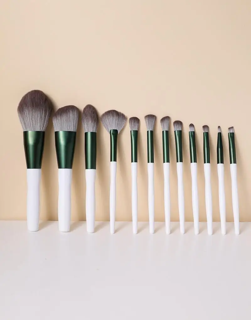 

12pcs Glaze Green Wooden Handle Brush Set