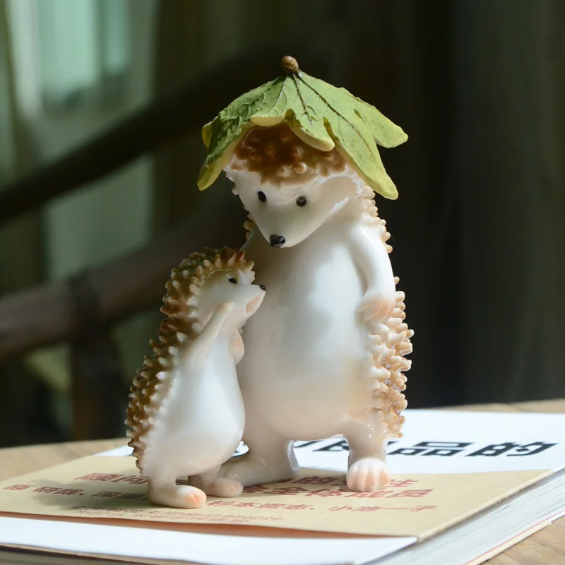 

Pastoral Resin Cute Little Hedgehog Animal Ornaments Home Livingroom Figurines Crafts Hotel Office Desktop Furnishing Decoration