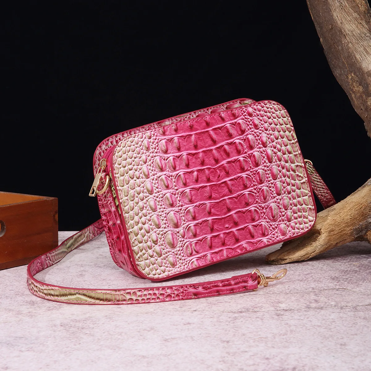 Модная квадратная дамская сумочка саквояж на плечо с узором под кожу крокодила