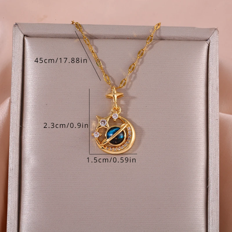 Колье со звездой в стиле Y2K создает ощущение роскоши и нишевого дизайна для