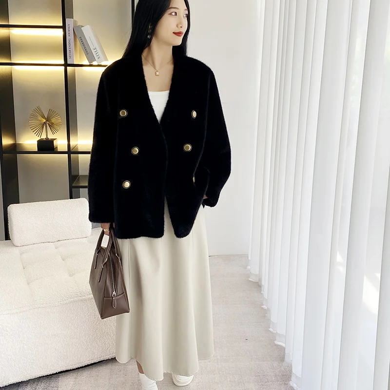 Рисунок 6 - Женский короткий кардиган с V-образным вырезом