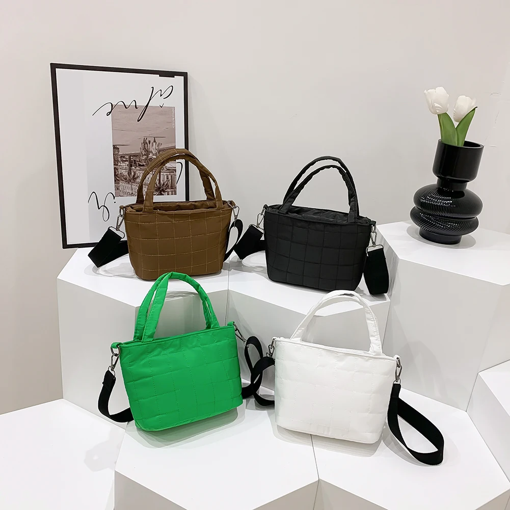 

Новые модные сумки через плечо для женщин, стеганые сумки на плечо, повседневные сумки для покупок, зимняя нейлоновая однотонная сумка с руч...