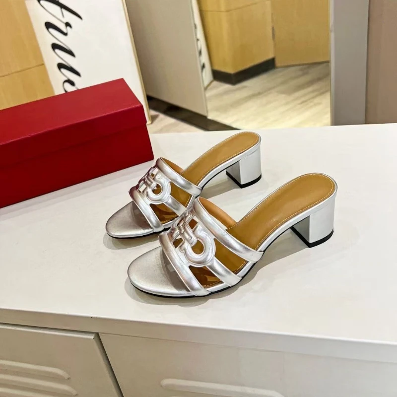 Comfortable sandals, flat heels, medium heels, low heels, open toe women's shoes, fashionable beach shoes