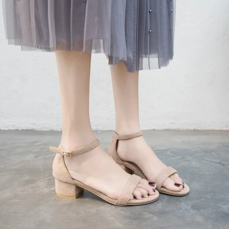 

Женские босоножки 2022, женские босоножки на блочном каблуке, женская обувь с пряжкой, Летние Удобные Модные Бежевые босоножки средней высоты...