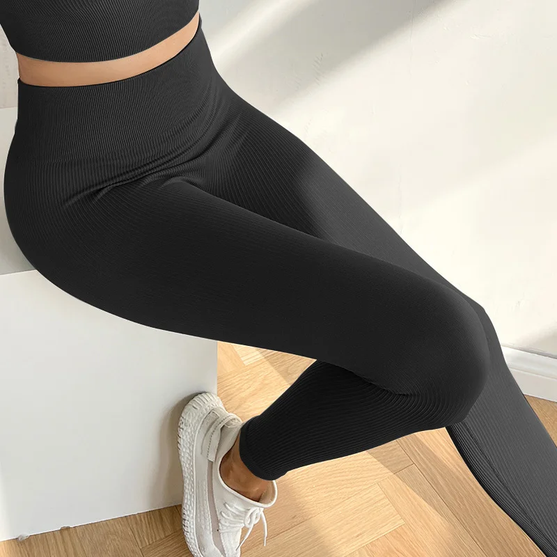 Комплект для фитнеса женский (топ + легинсы) размер S - L цвет в ассортименте