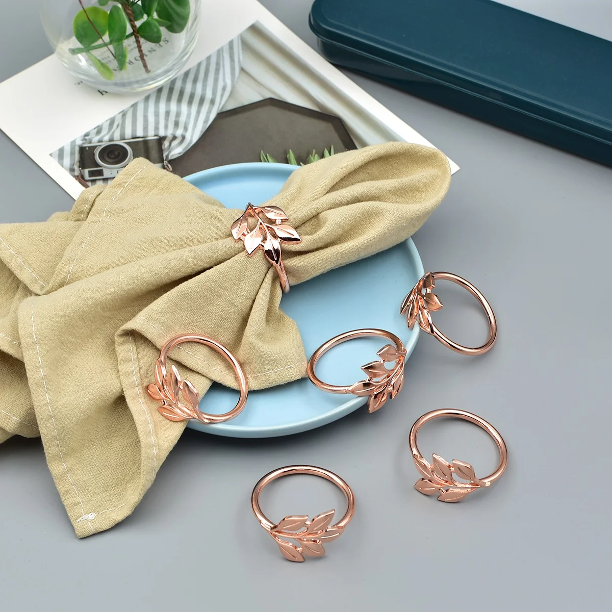 

10Pcs/Lot Hotel Napkin Ring Napkin Holder Fall Leaves Napkin Buckle Christmas Wedding Party Circle Dinner Table Decor