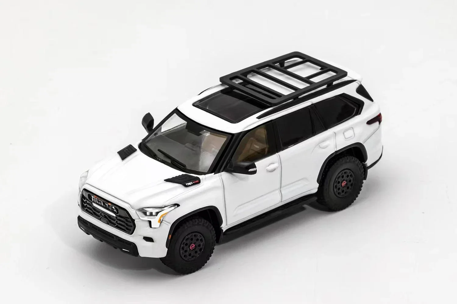 Модель автомобиля GCD 1:64 Sequoia White