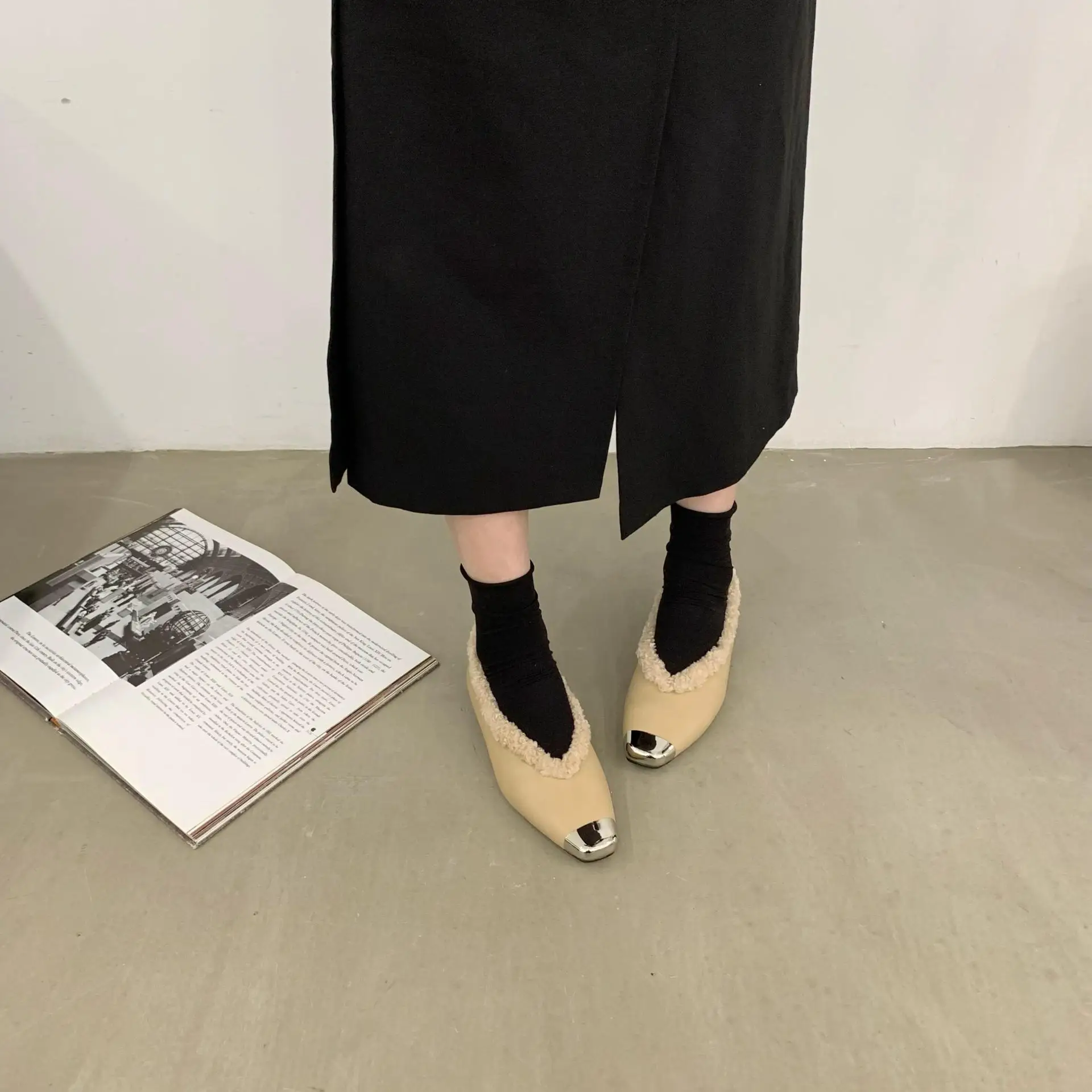 Туфли женские на плоской подошве разноцветные туфли Modis низком каблуке