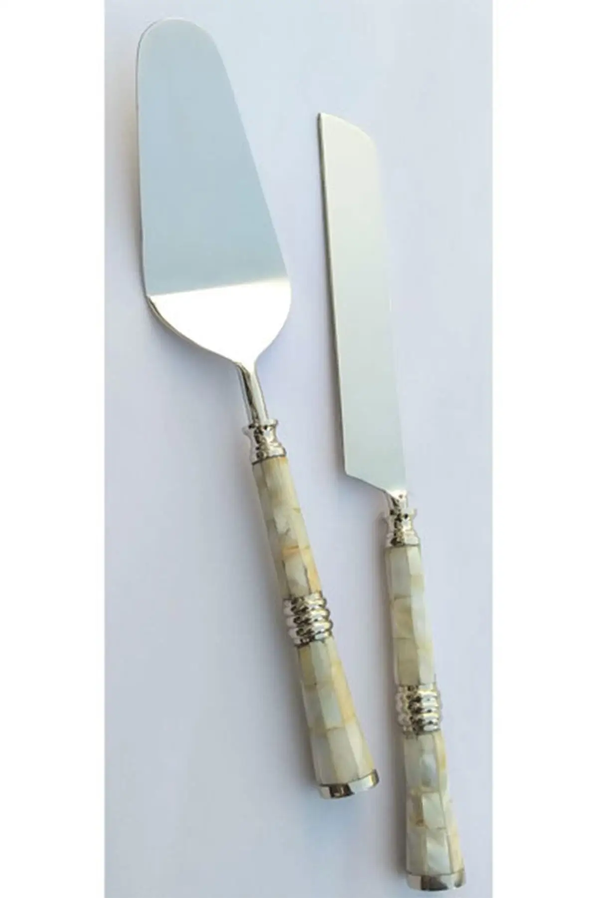 

Набор из 2 тортов серебристо-белого цвета