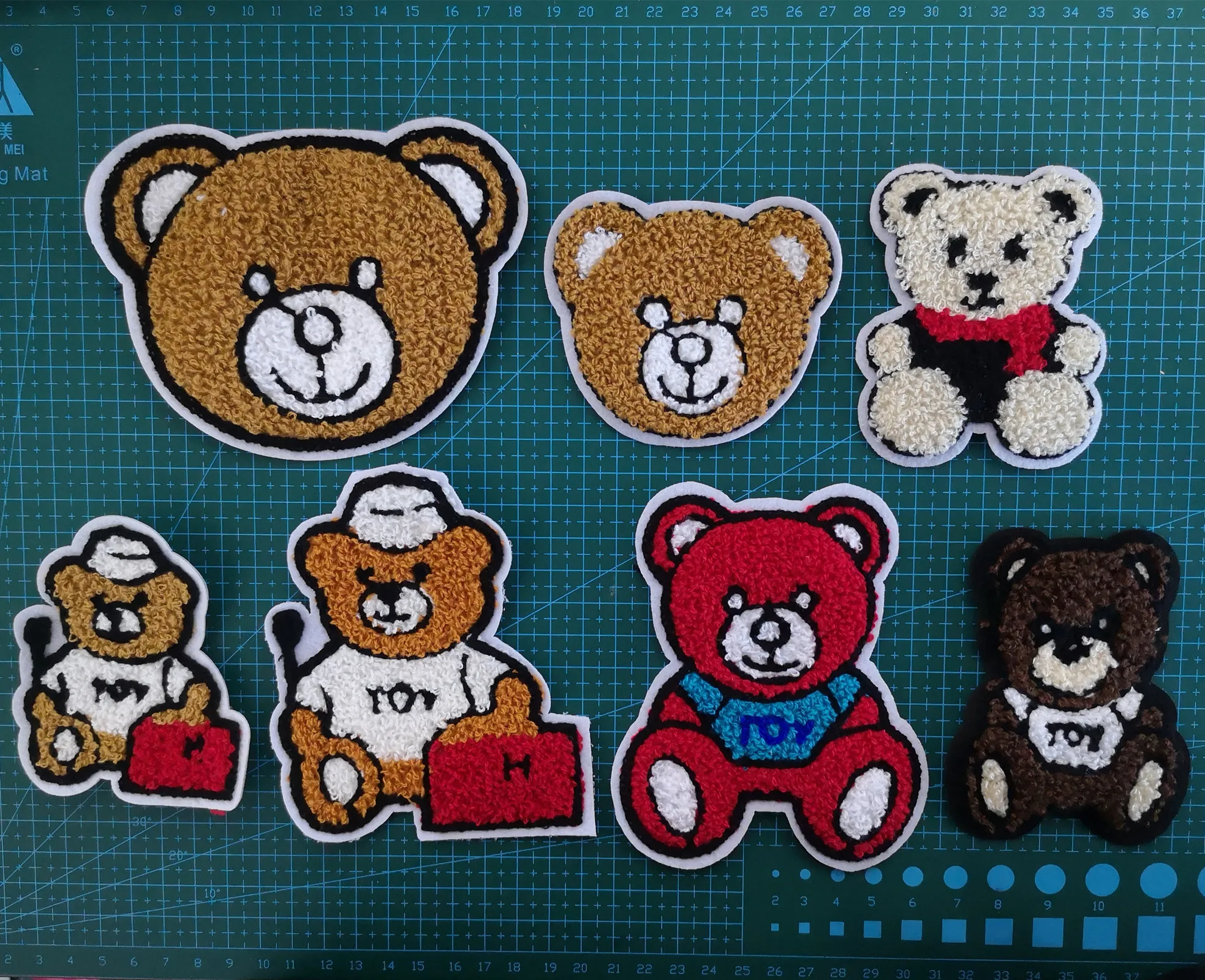 

embroidery small bear patches for jackets,cartoon badges animal appliques AL-20011608