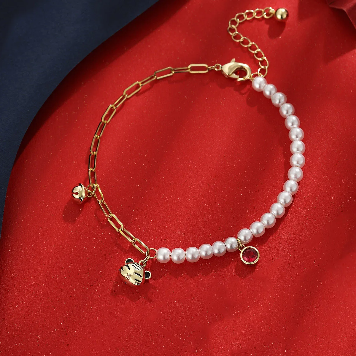 

ARADOO Light Luxury 18K Gold Plated Freshwater Pearl and Red Diamond Cute Tiger Head Bracelet