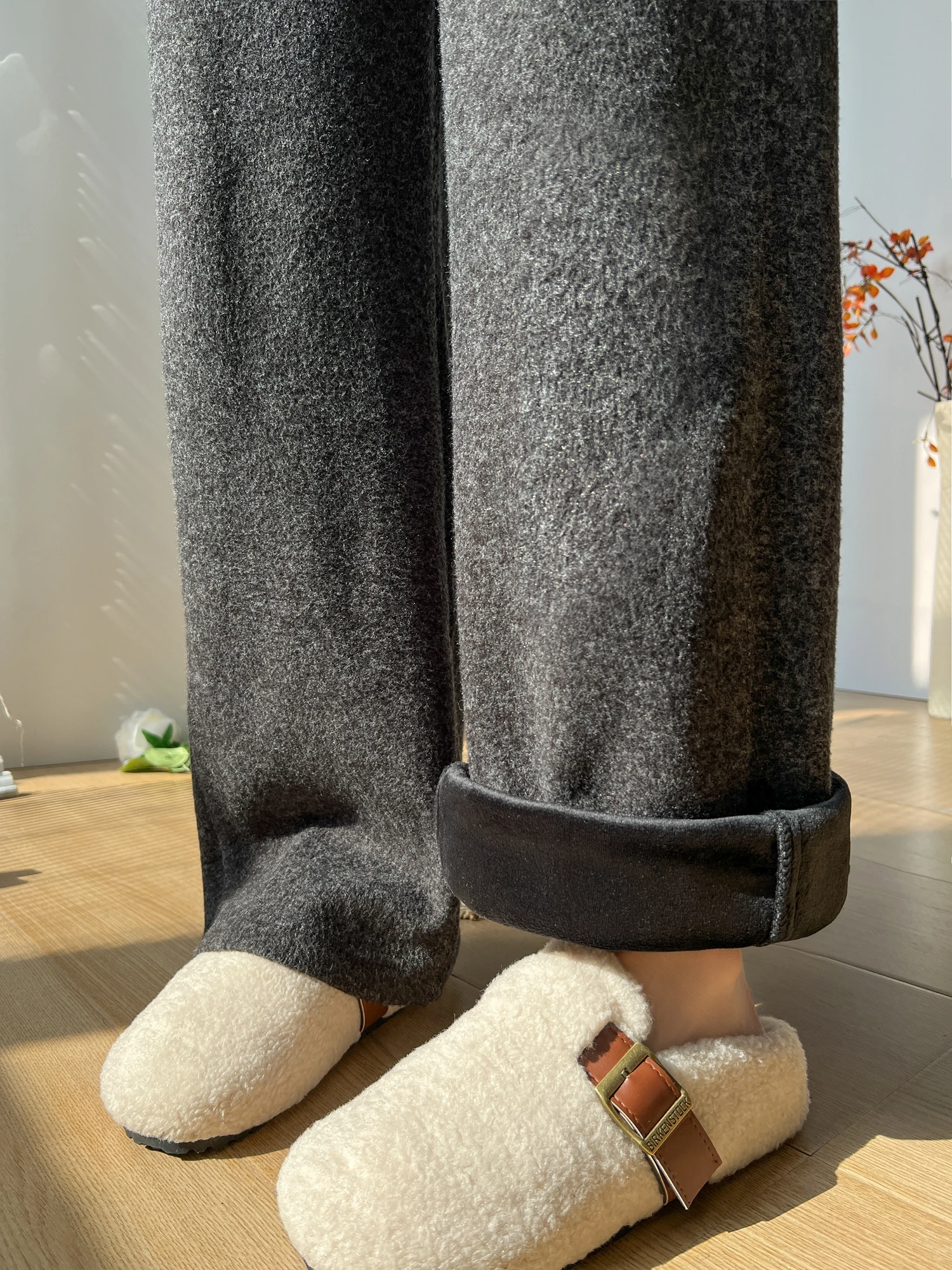 Темно-серые широкие брюки из ацетатного флиса больших размеров женские осенние и