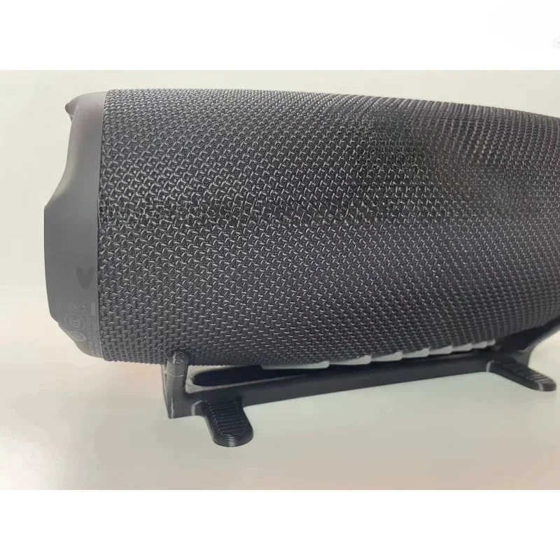 Фото Специально изготовленный вентилируемый корпус для JBL CHARGE5/CHARGE6 отводит накопившееся тепло, что подходит для длительных музыкальных сессий на открытом воздухе. №1