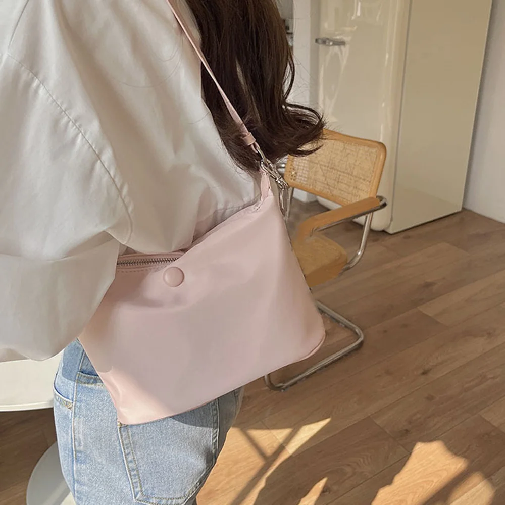 New One Shoulder Bag Women Nylon Solid Color Zipper Small Crescent Messenger Handbags Luxury Designer Handbag Retro Ladies Bags