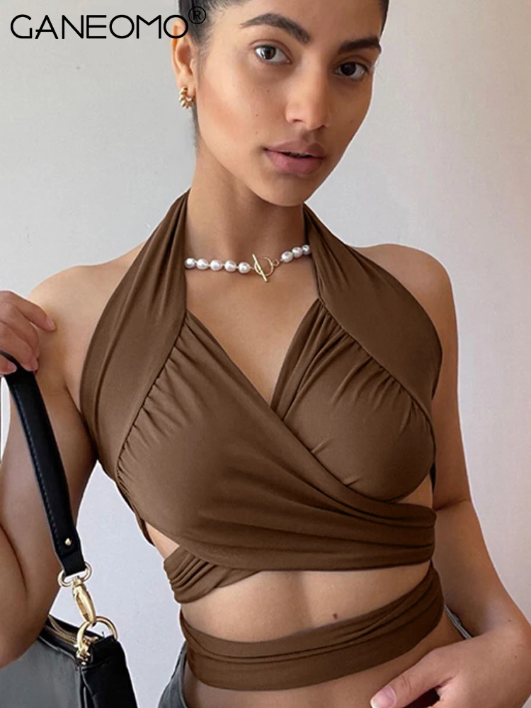 Укороченные майки с лямкой на шее без рукавов и открытой спиной пикантные