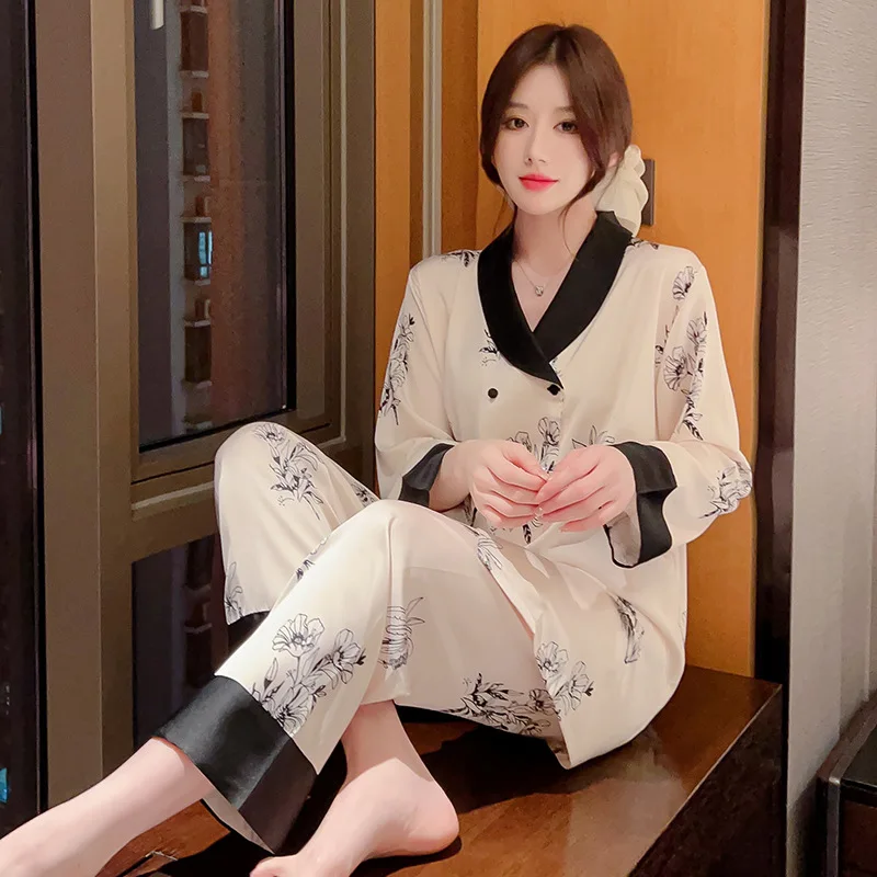 2023 New Printed Pajamas for Women Spring and Autumn Long sleeved Double breasted Ice and Snow Silk Home Furnishings for Women