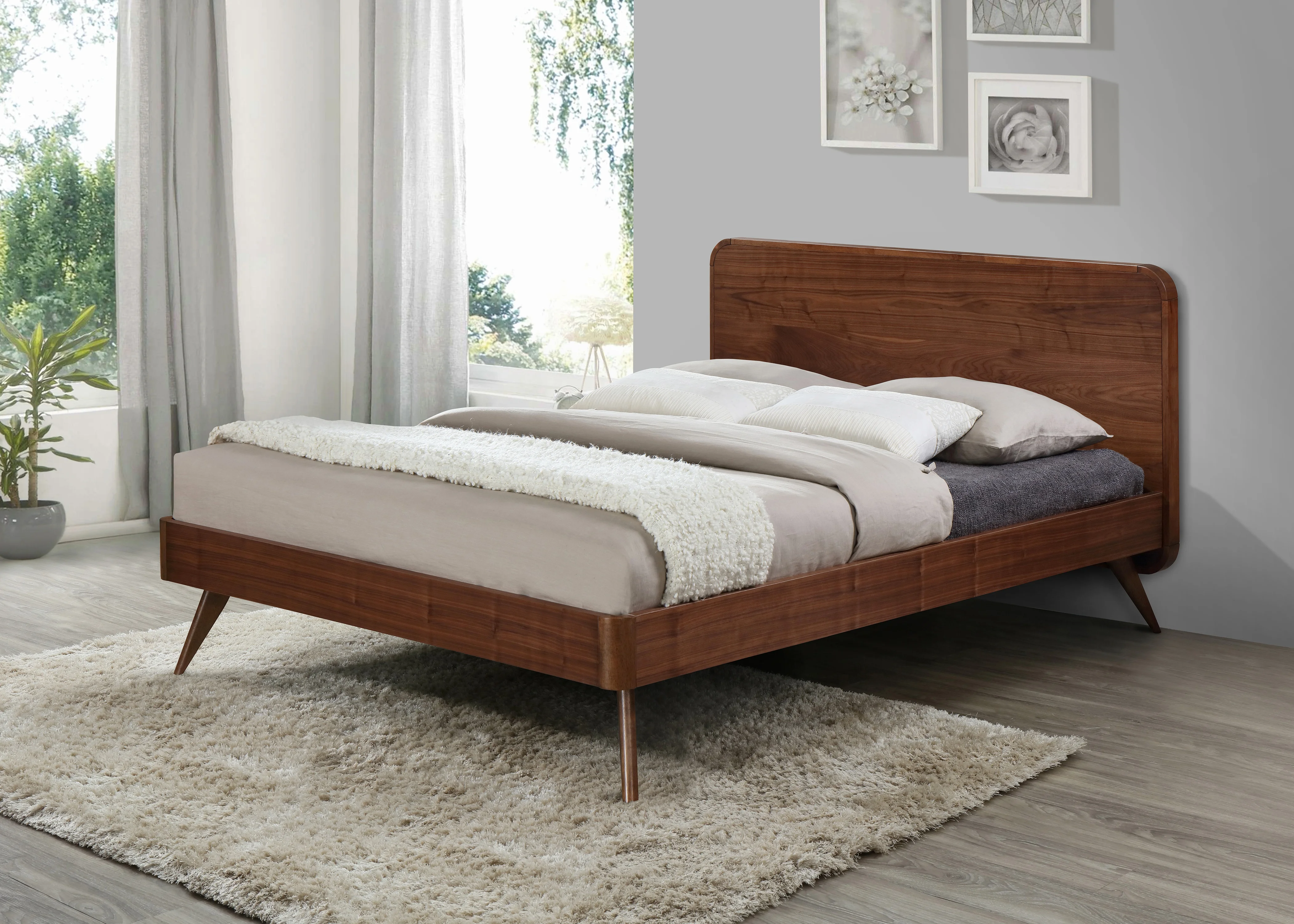 

Двуспальная кровать