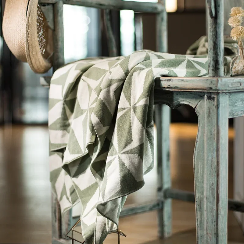 NNS индивидуальное геометрическое светло-голубое и зеленое дорожное одеяло из 100%