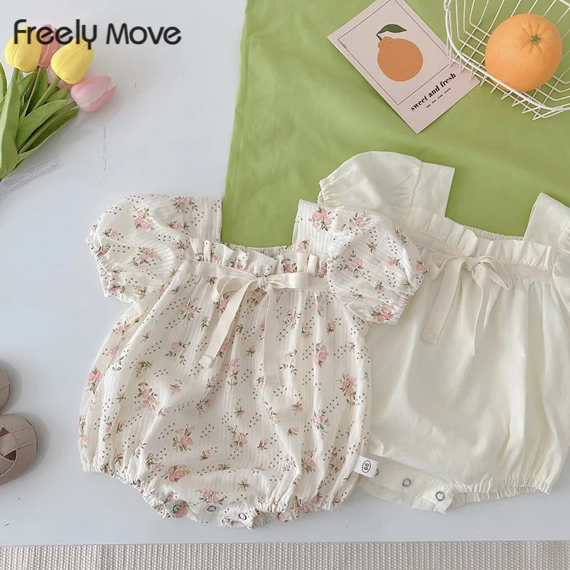 

Комбинезон детский хлопковый с рукавами-фонариками и цветочным принтом