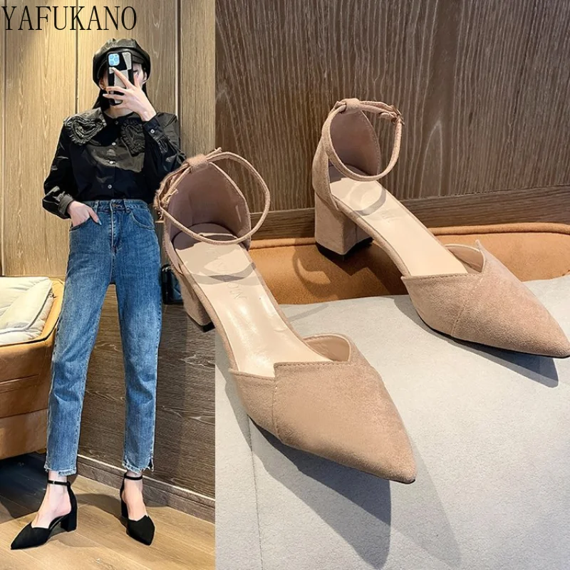 

Туфли-лодочки женские замшевые с ремешком на щиколотке и острым носком