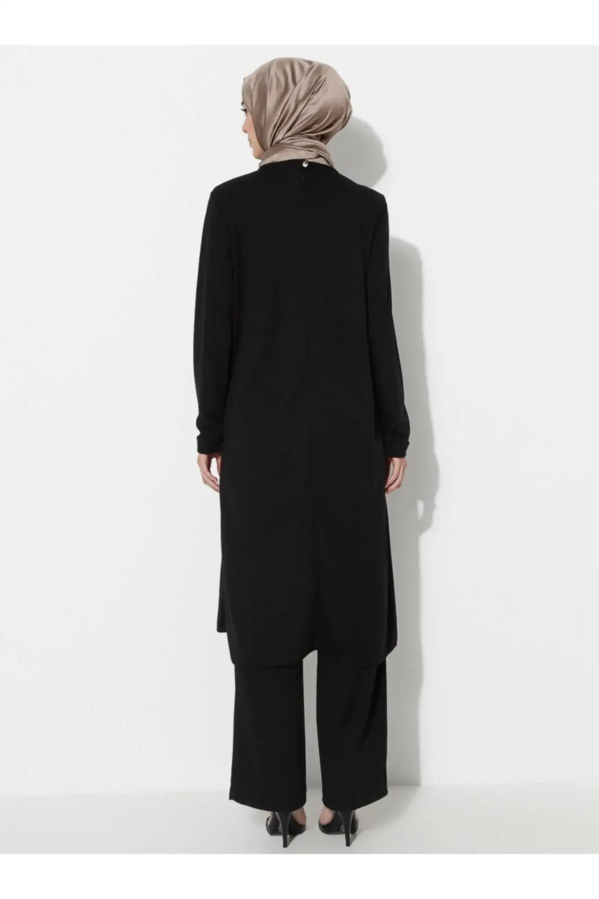 

Women Black Tunic Trouser Neckleces 2s Team Women Muslim Suit