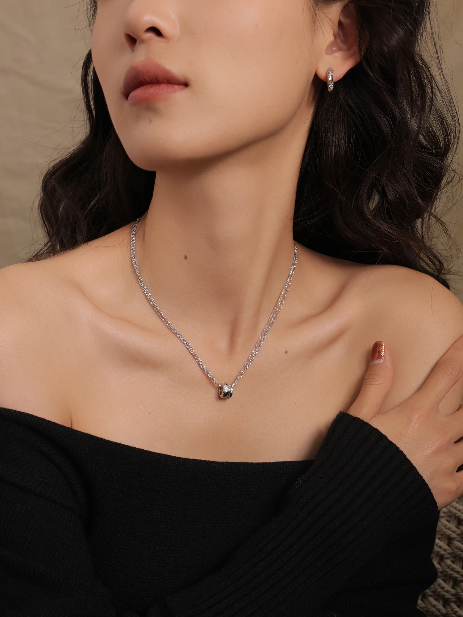 [Новинка] Arsis New Year Snake Running Маленькие серьги Легкие роскошные французские