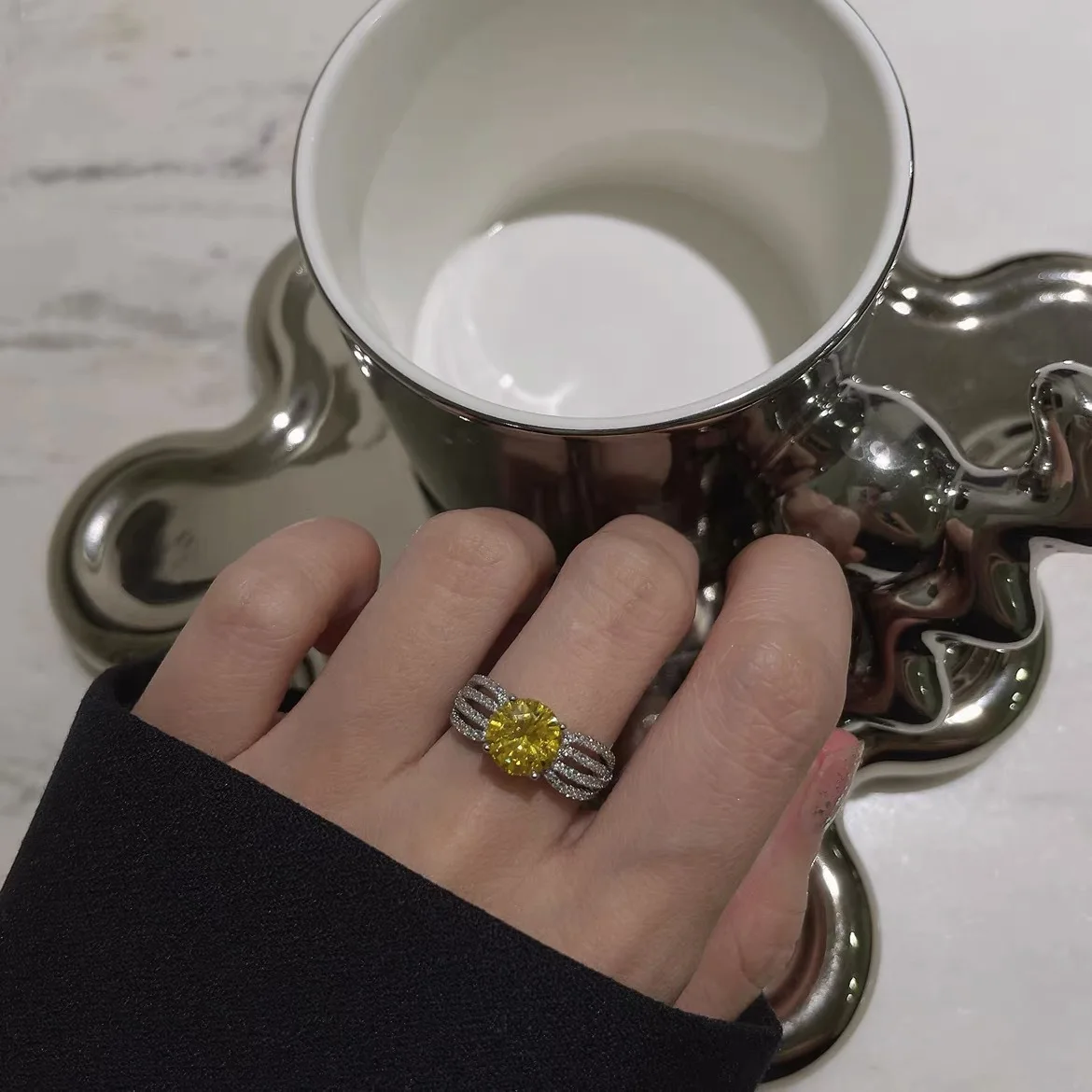

Женское кольцо с круглым желтым топазом, из серебра 925 пробы
