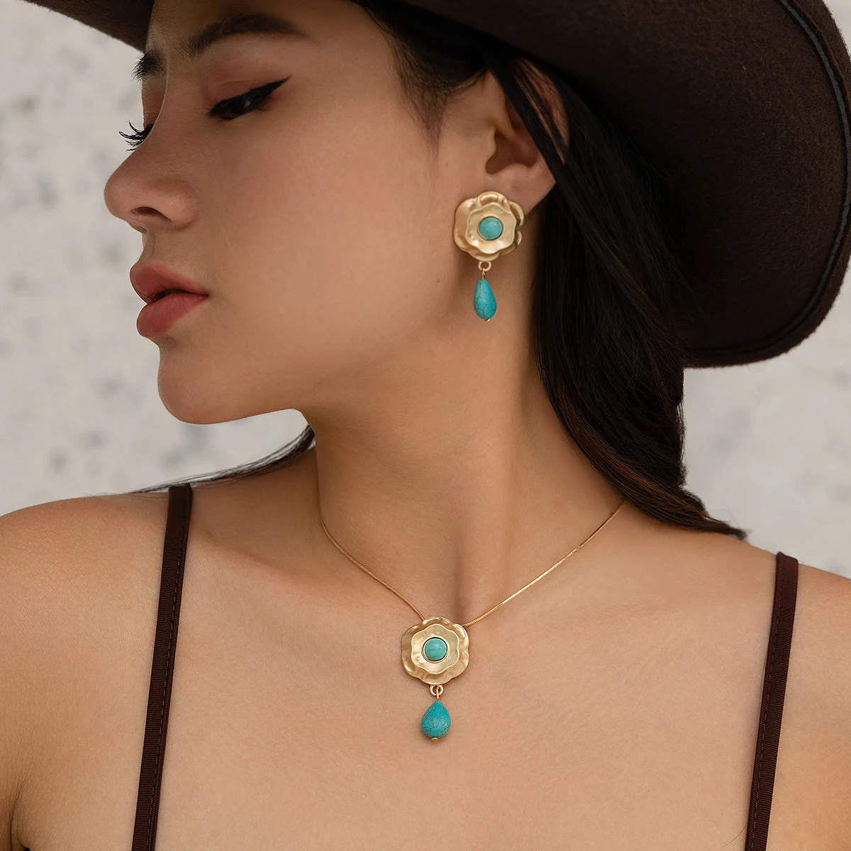 Цепочка с подвеской в виде капли воды этническом стиле |