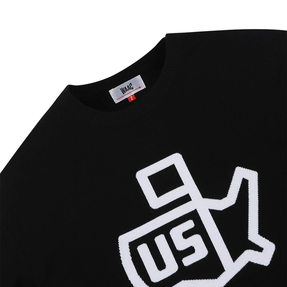 Покажите свой модный наряд. Женский теплый вязаный свитер. Изысканный и