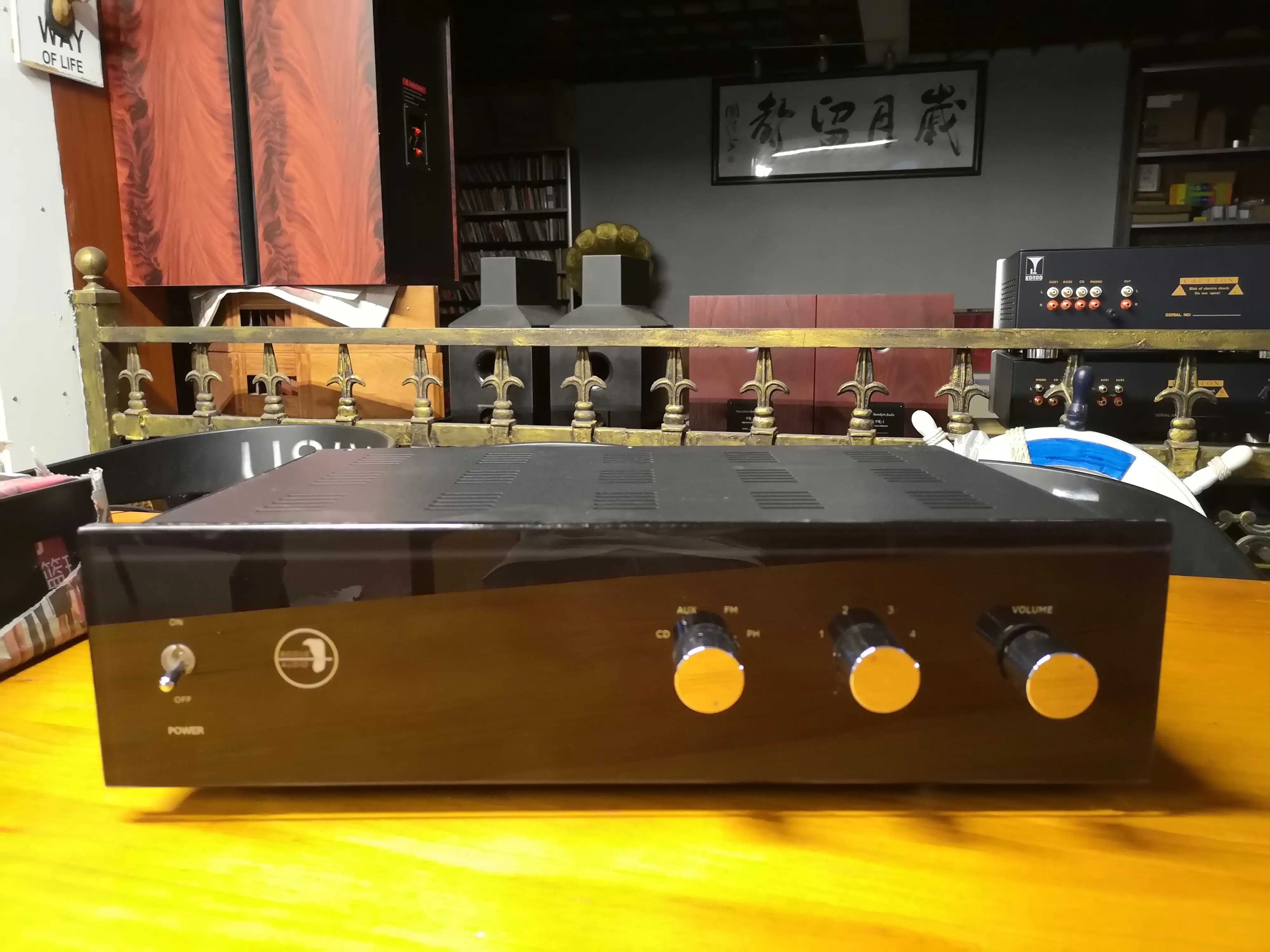 Аудио трубчатый предусилитель Rogue Audio