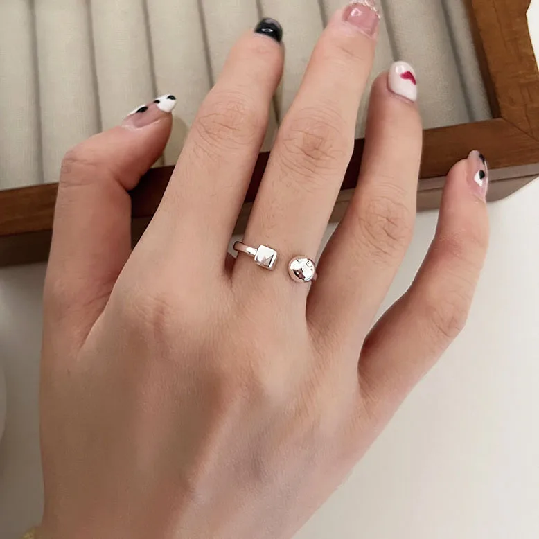 

Кольцо на палец для мужчин и женщин, регулируемый размер, из нержавеющей стали, с круглым квадратным шариком, маленькие милые ювелирные изделия