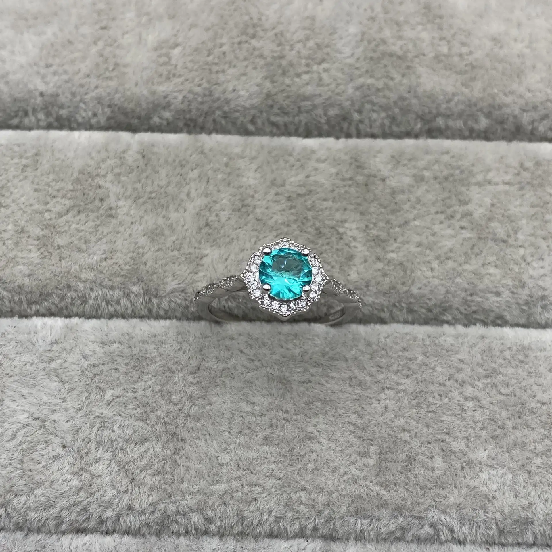 

Роскошное кольцо из стерлингового серебра S925 с Овальным Изумрудом и бриллиантами, элегантное массивное свадебное кольцо, Женское кольцо