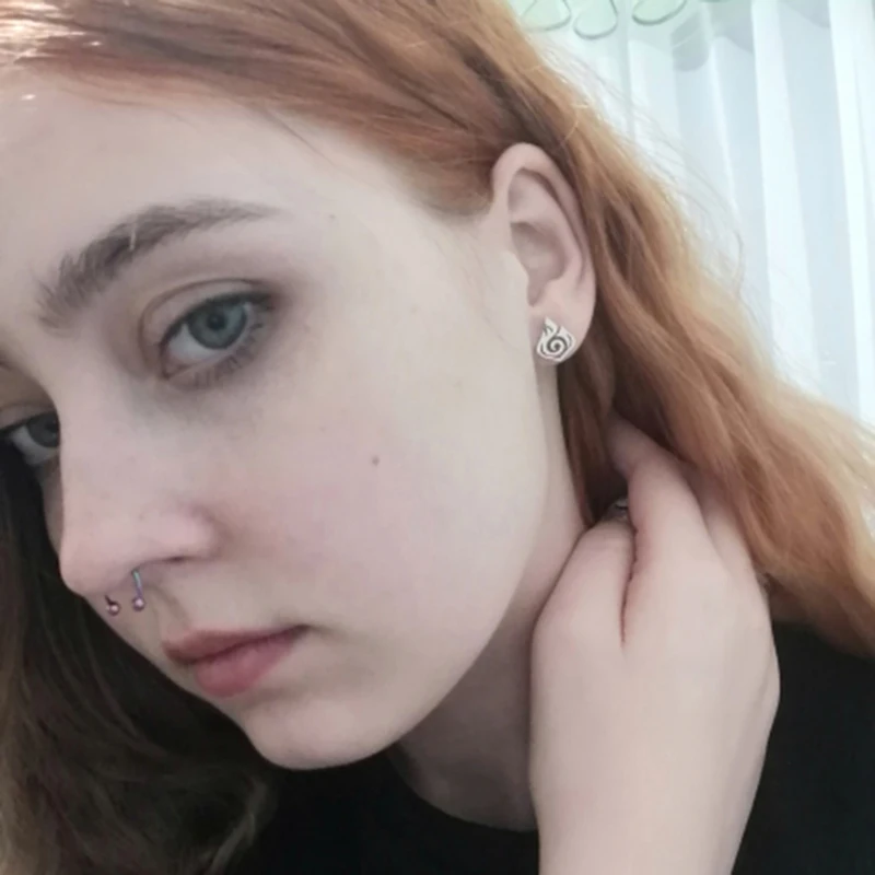 Серьги-гвоздики из нержавеющей стали серебристого цвета