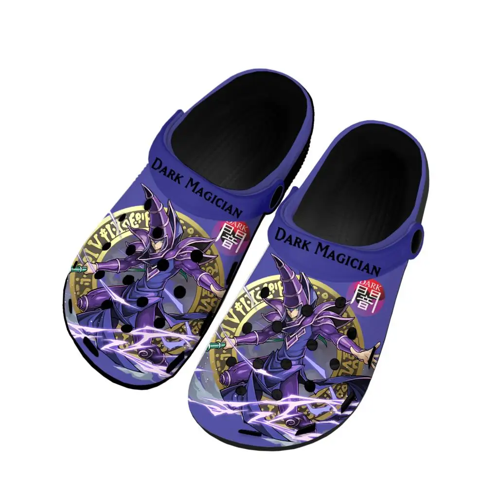

Dark Magician YuGiOh Duel Monster Card домашние Сабо под заказ Мужская Женская подростковая обувь садовые Туфли-сабо пляжные тапочки с отверстиями