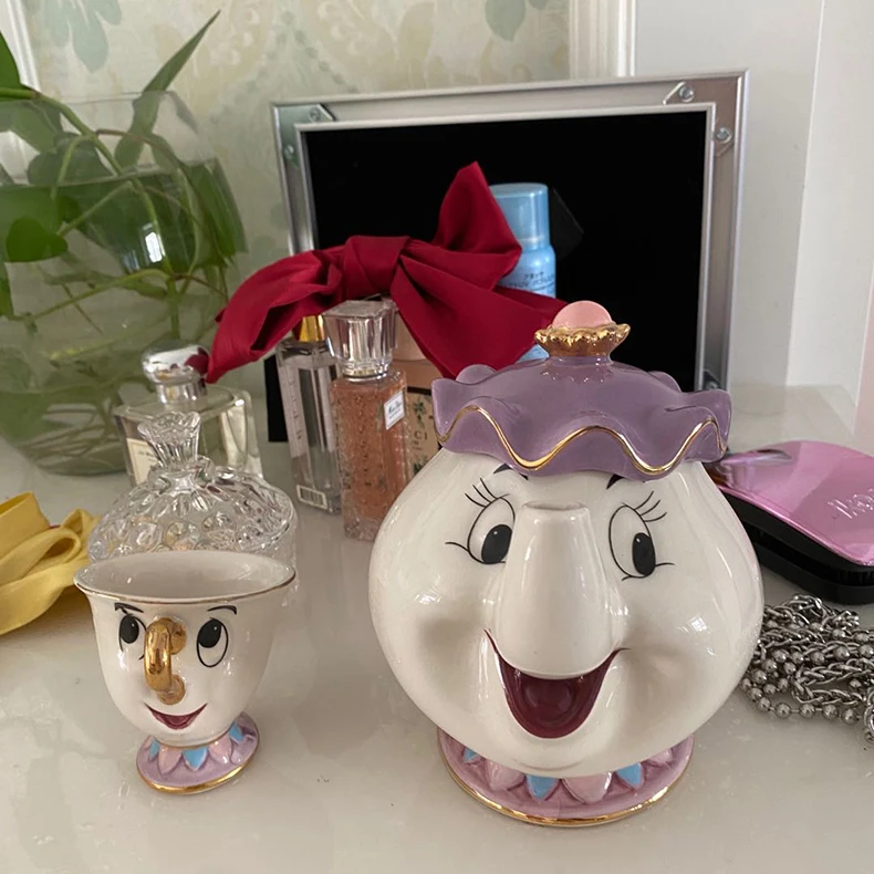 

Женский чайный сервиз с надписью «Красавица и Чудовище»