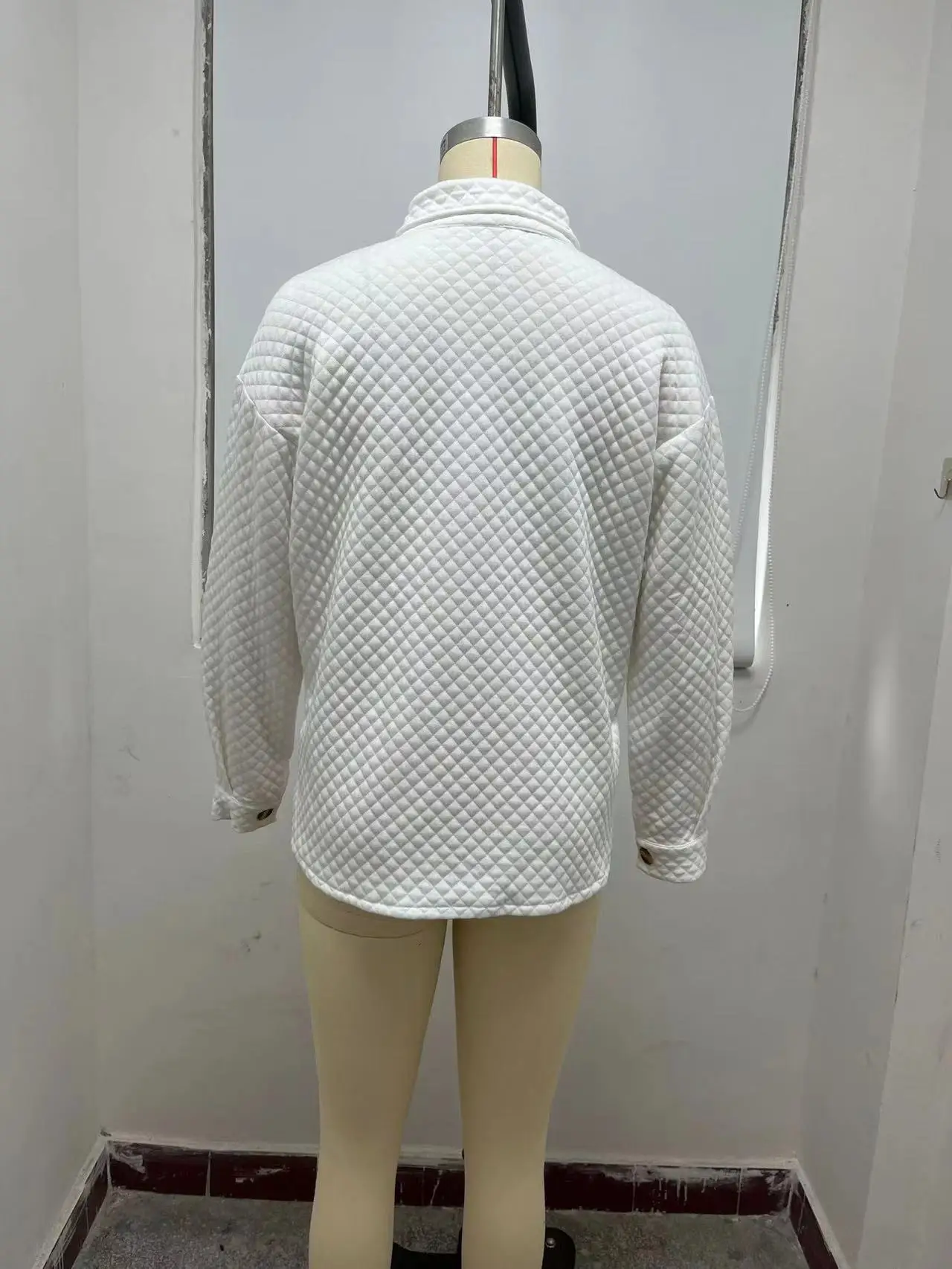 Женская осенне-зимняя куртка-поло с воротником и длинным рукавом