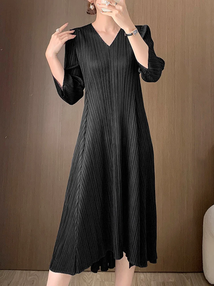 Платье-трапеция женское Плиссированное средней длины с V-образным вырезом