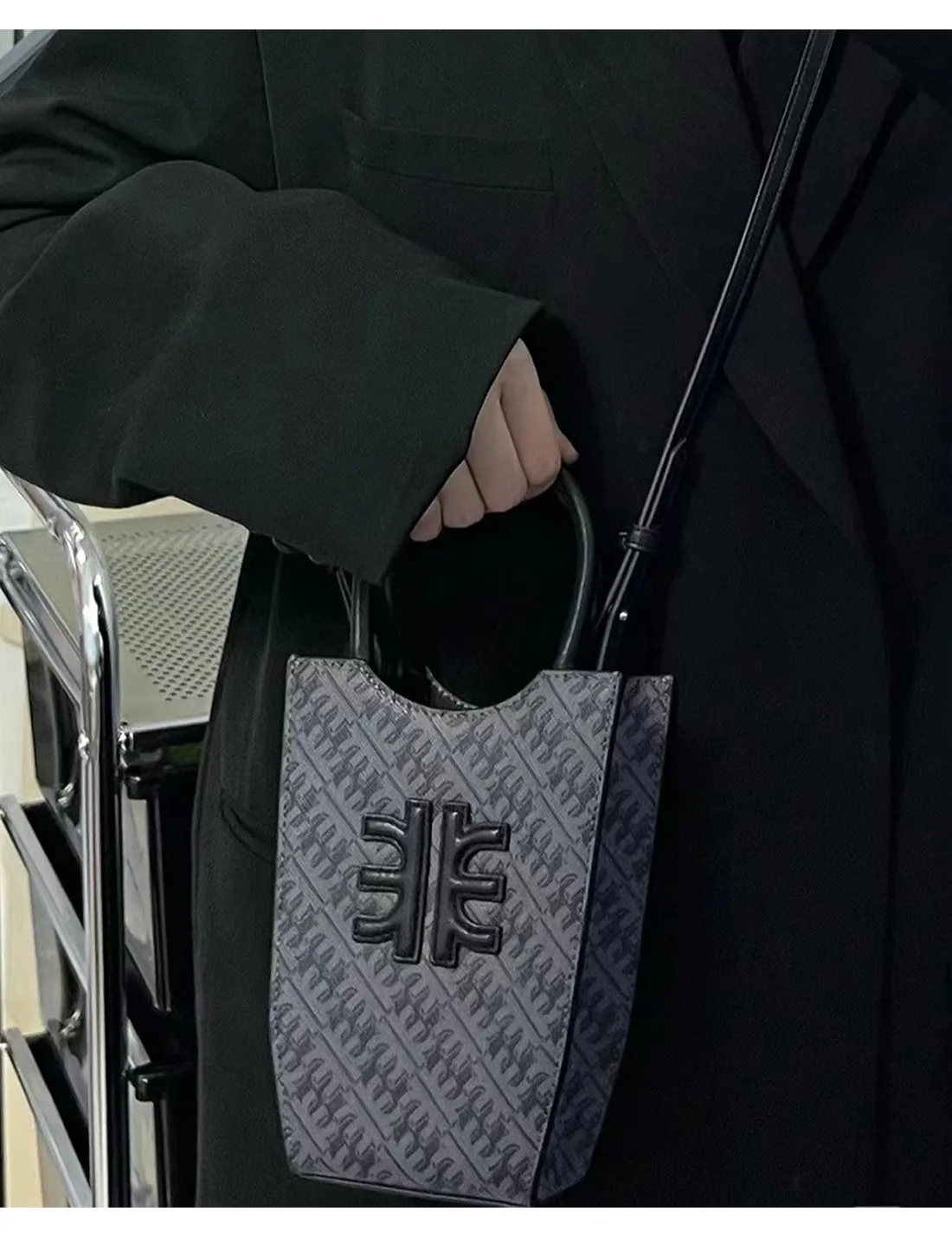 

2023 spring and summer new JW PEIS vase bag simple and fashionable one-shoulder Messenger women's bags