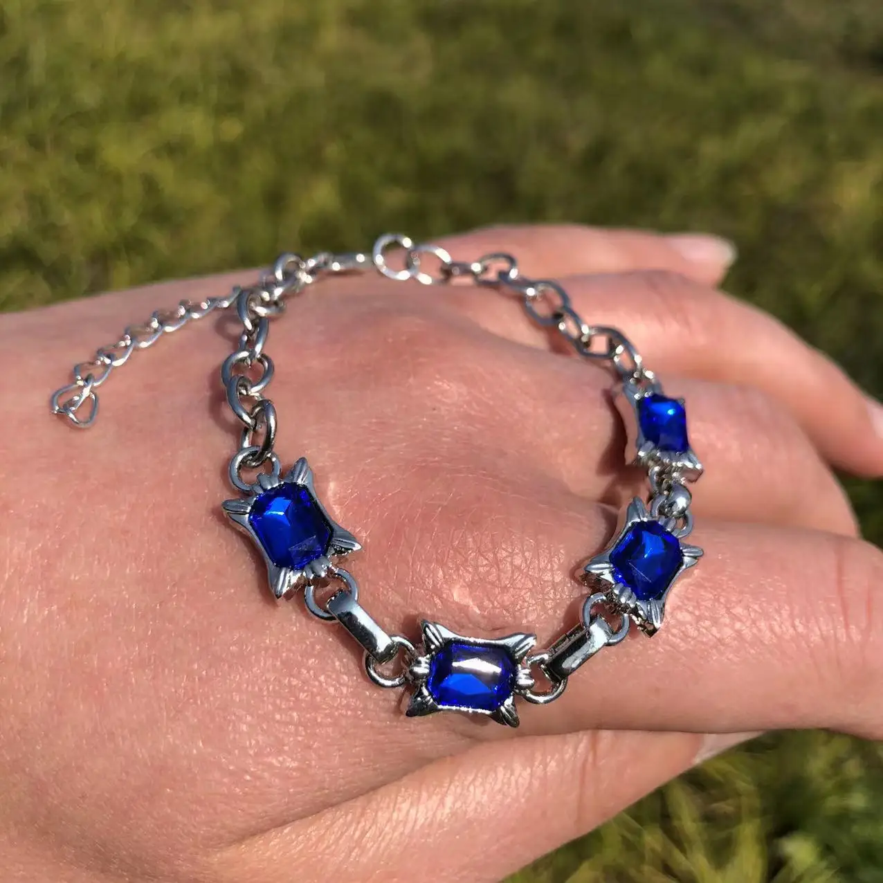 Женский браслет с сапфиром в форме орла